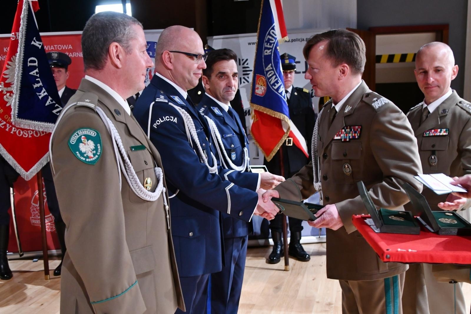 Zdjęcie w galerii na portalu naszraciborz.pl: Uroczystość z okazji Narodowego Święta Niepodległości w RCK. Wspólna inicjatywa służb mundurowych wiadomości z regionu