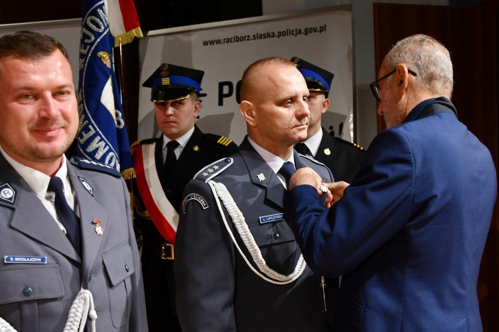 Zdjęcie w galerii na portalu naszraciborz.pl: Uroczystość z okazji Narodowego Święta Niepodległości w RCK. Wspólna inicjatywa służb mundurowych wiadomości z regionu