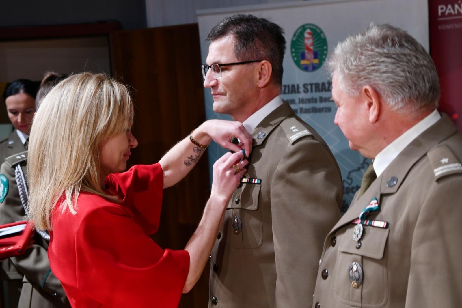 Zdjęcie w galerii na portalu naszraciborz.pl: Uroczystość z okazji Narodowego Święta Niepodległości w RCK. Wspólna inicjatywa służb mundurowych wiadomości z regionu