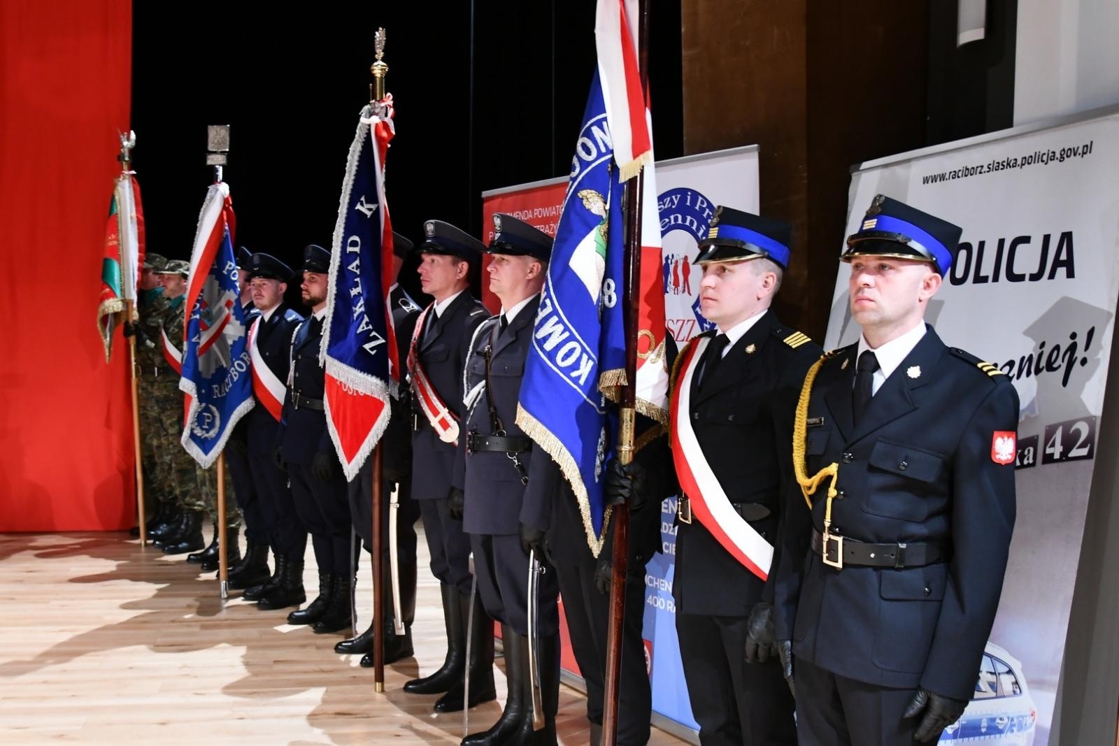 Zdjęcie w galerii na portalu naszraciborz.pl: Uroczystość z okazji Narodowego Święta Niepodległości w RCK. Wspólna inicjatywa służb mundurowych wiadomości z regionu