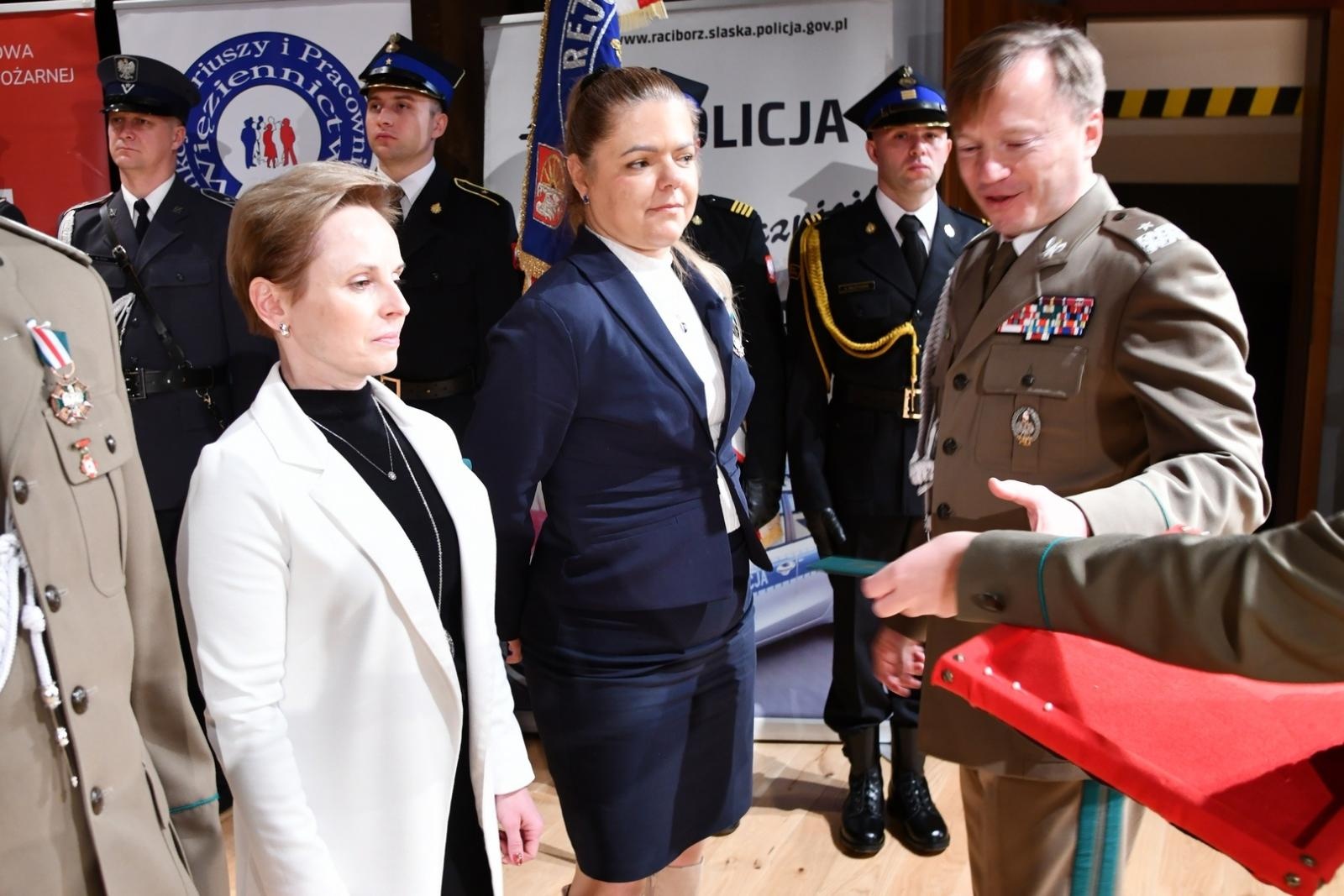 Zdjęcie w galerii na portalu naszraciborz.pl: Uroczystość z okazji Narodowego Święta Niepodległości w RCK. Wspólna inicjatywa służb mundurowych wiadomości z regionu