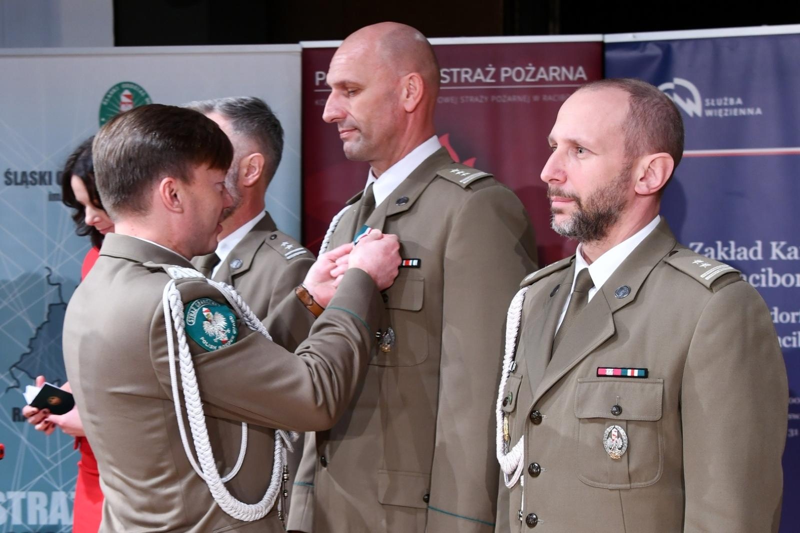 Zdjęcie w galerii na portalu naszraciborz.pl: Uroczystość z okazji Narodowego Święta Niepodległości w RCK. Wspólna inicjatywa służb mundurowych wiadomości z regionu