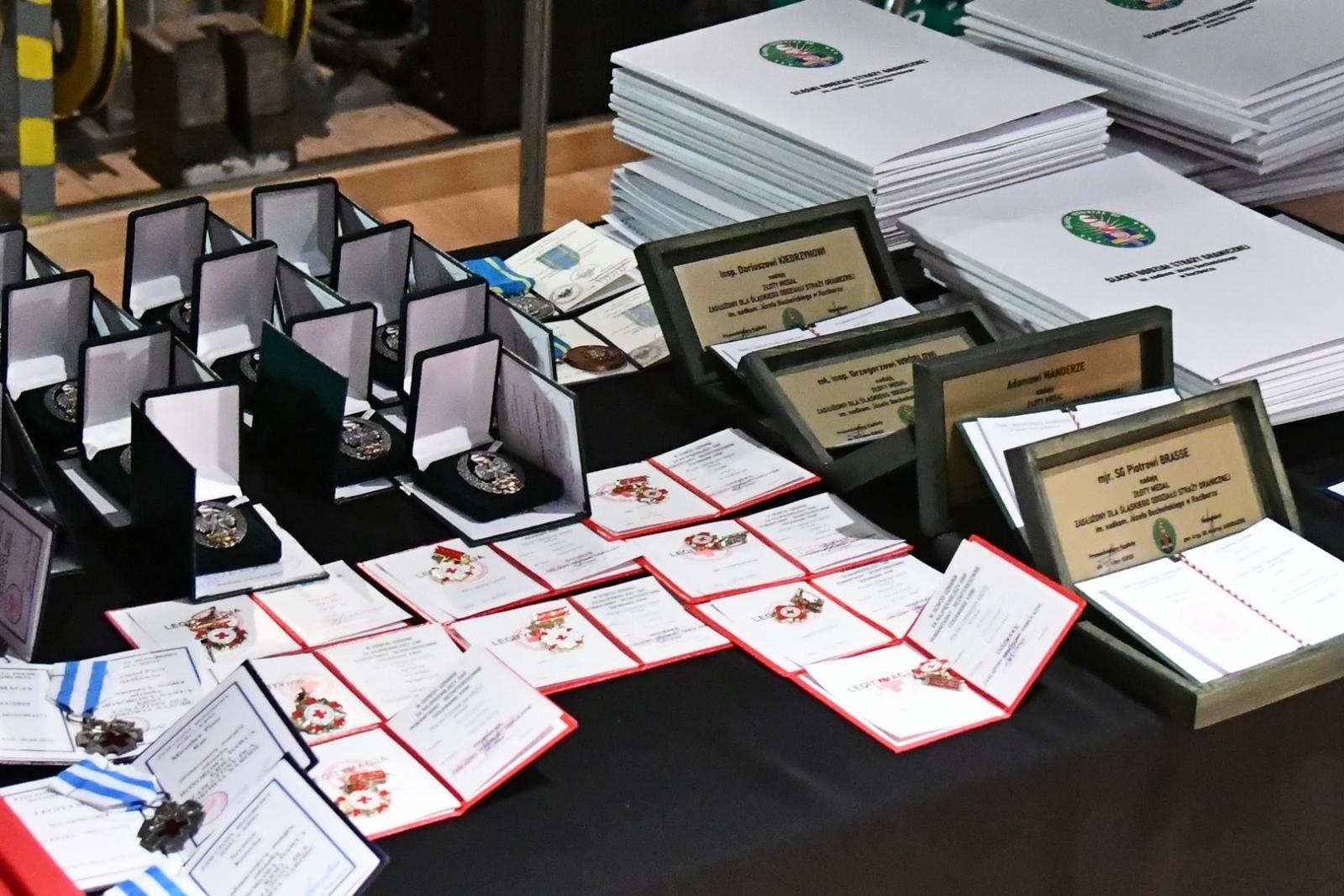 Zdjęcie w galerii na portalu naszraciborz.pl: Uroczystość z okazji Narodowego Święta Niepodległości w RCK. Wspólna inicjatywa służb mundurowych wiadomości z regionu