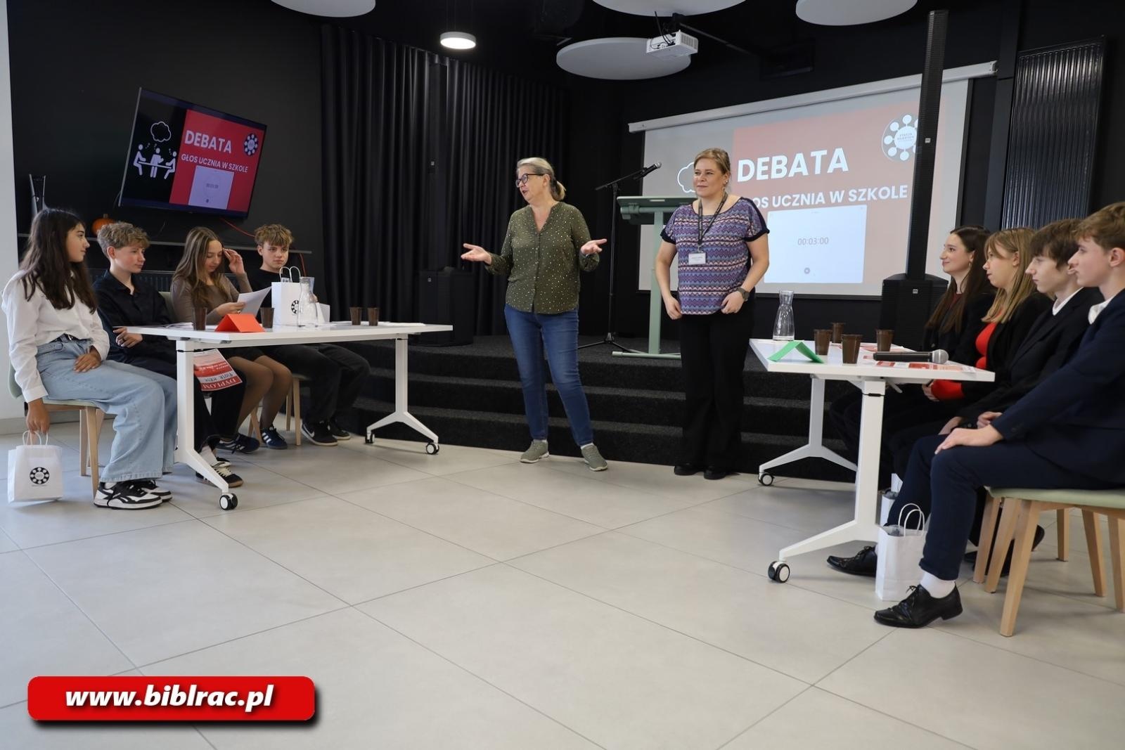 Zdjęcie w galerii na portalu naszraciborz.pl: Głos ucznia w szkole – debata na Stacji Młodych wiadomości z regionu