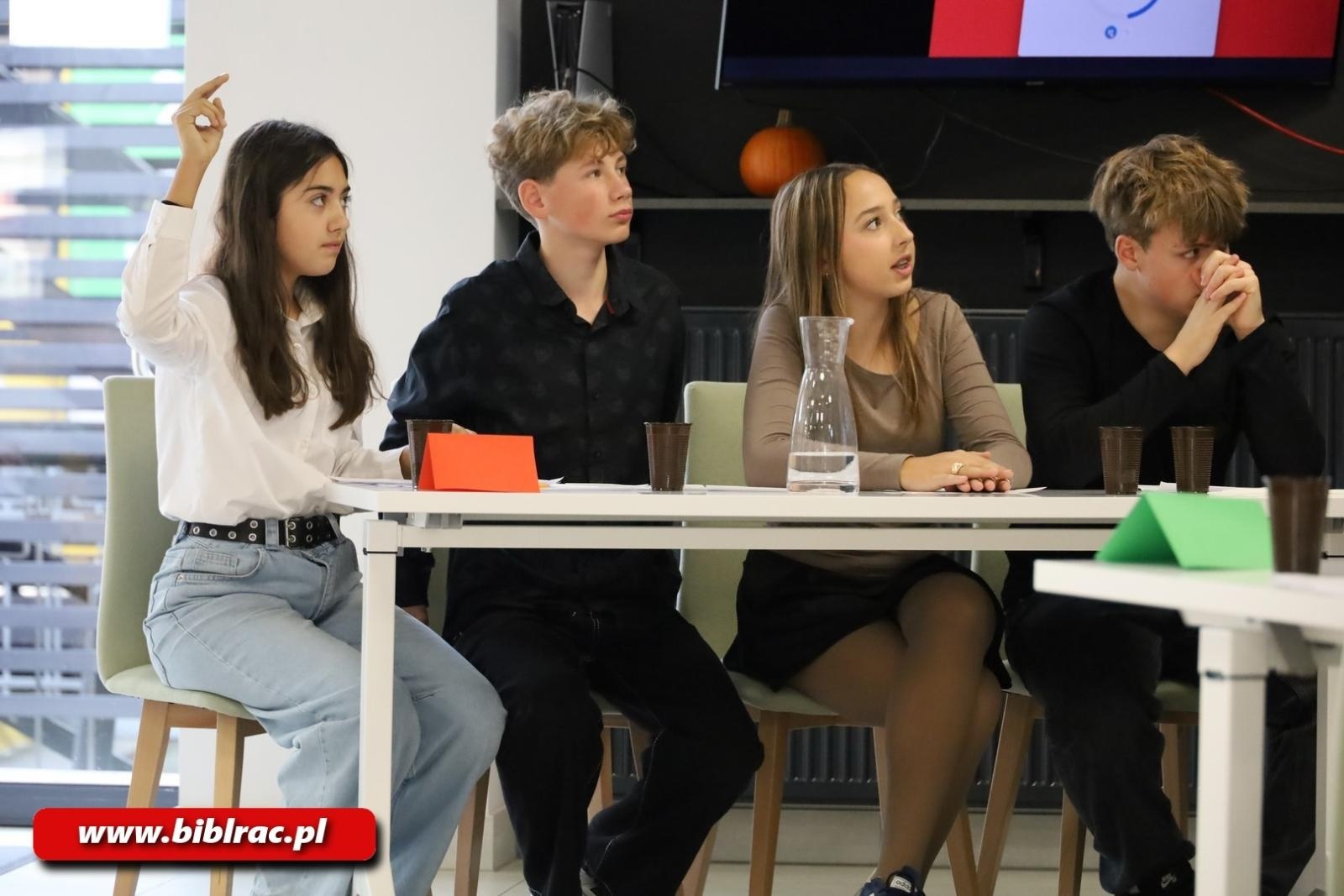 Zdjęcie w galerii na portalu naszraciborz.pl: Głos ucznia w szkole – debata na Stacji Młodych wiadomości z regionu