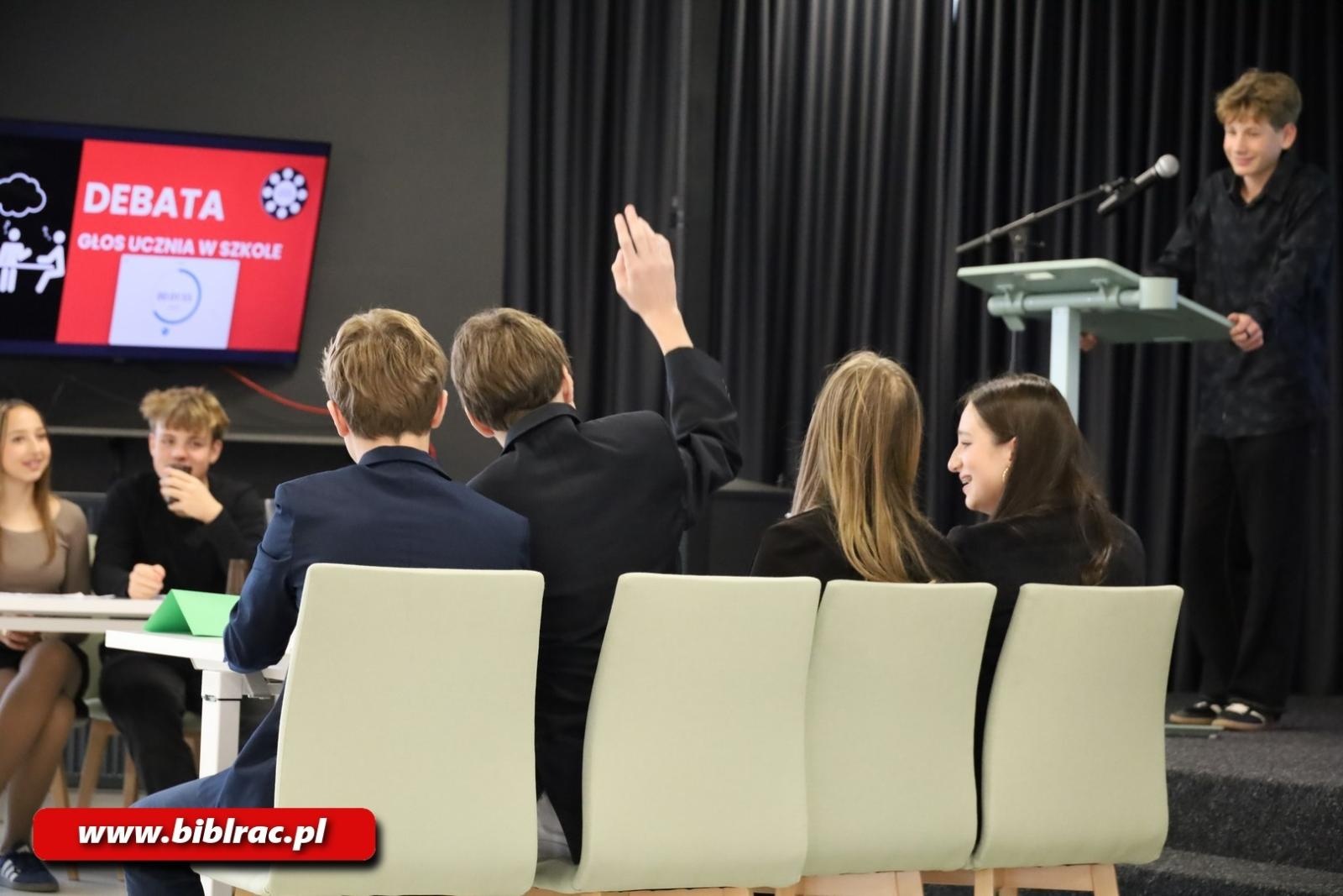 Zdjęcie w galerii na portalu naszraciborz.pl: Głos ucznia w szkole – debata na Stacji Młodych wiadomości z regionu