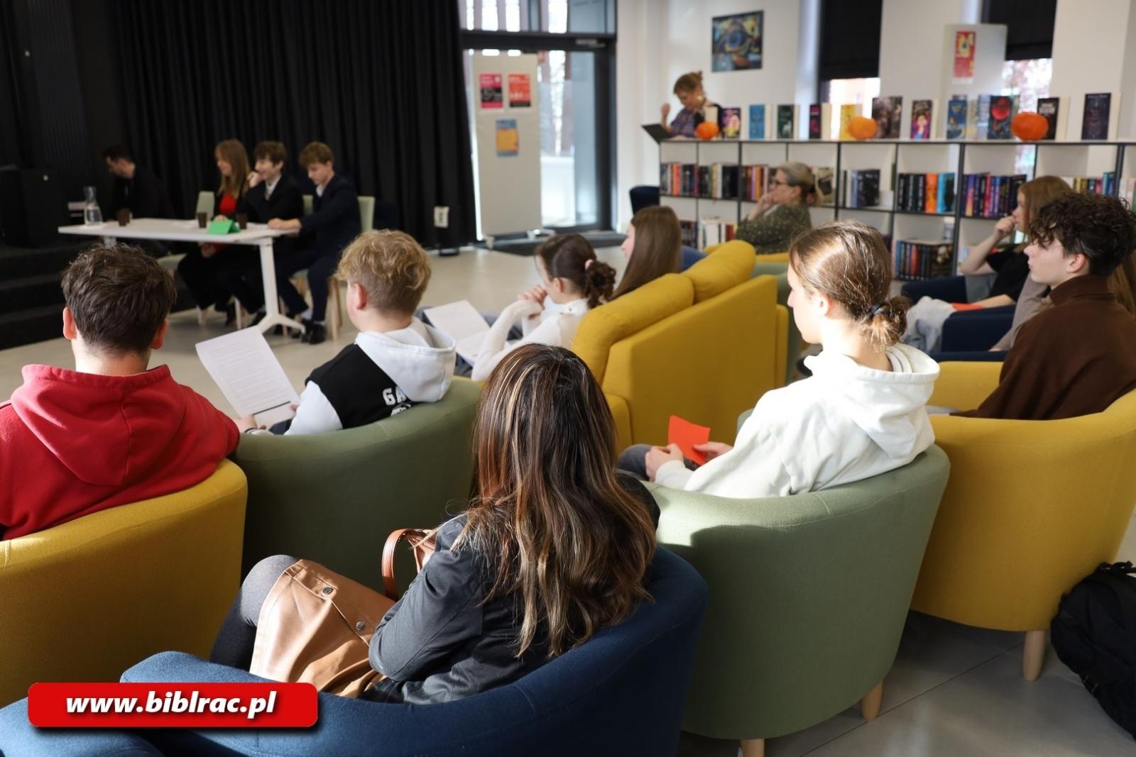 Zdjęcie w galerii na portalu naszraciborz.pl: Głos ucznia w szkole – debata na Stacji Młodych wiadomości z regionu