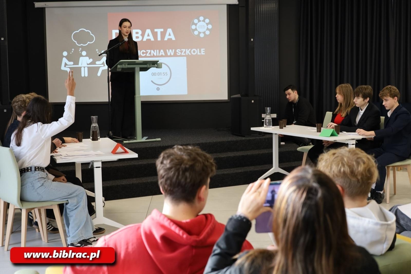 Zdjęcie w galerii na portalu naszraciborz.pl: Głos ucznia w szkole – debata na Stacji Młodych wiadomości z regionu