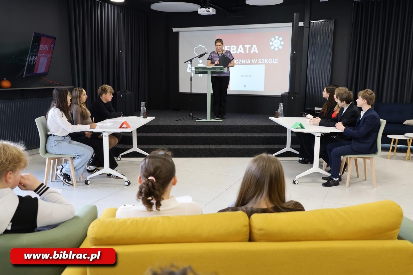 Zdjęcie w galerii na portalu naszraciborz.pl: Głos ucznia w szkole – debata na Stacji Młodych wiadomości z regionu