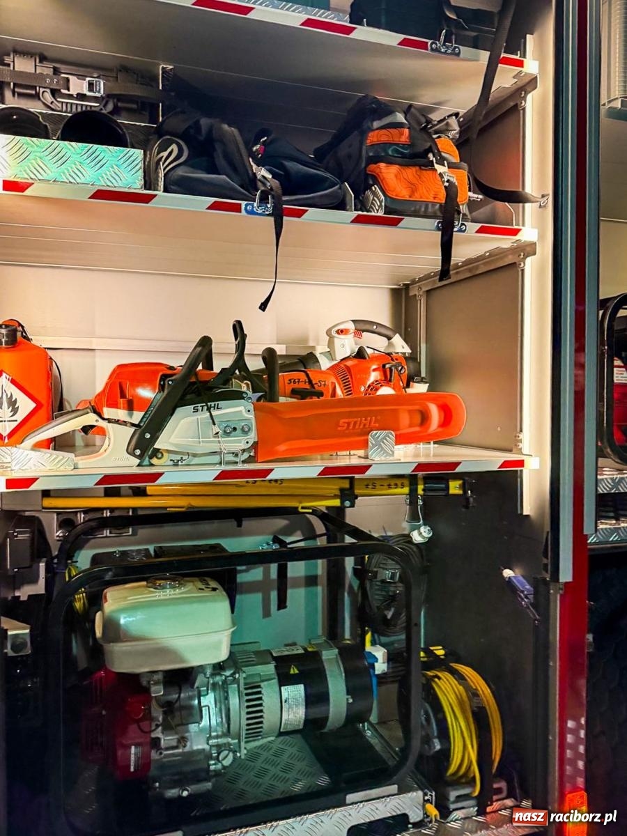 Zdjęcie w galerii na portalu naszraciborz.pl: Nowy wóz bojowy dla OSP Owsiszcze już na miejscu [FOTO i WIDEO] wiadomości z regionu