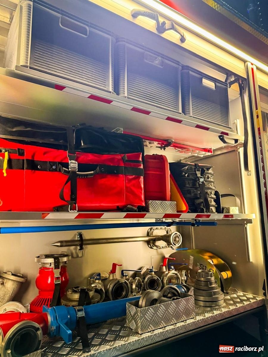 Zdjęcie w galerii na portalu naszraciborz.pl: Nowy wóz bojowy dla OSP Owsiszcze już na miejscu [FOTO i WIDEO] wiadomości z regionu