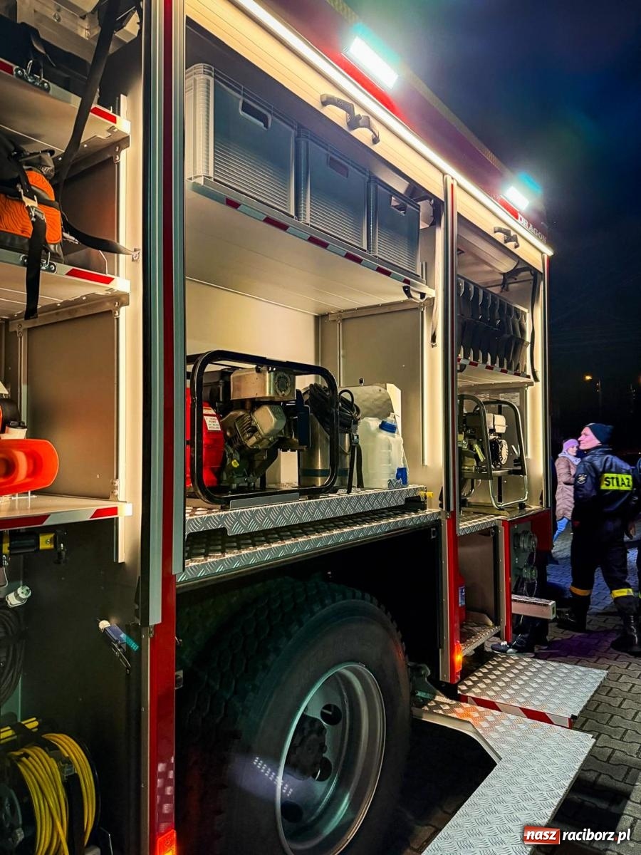 Zdjęcie w galerii na portalu naszraciborz.pl: Nowy wóz bojowy dla OSP Owsiszcze już na miejscu [FOTO i WIDEO] wiadomości z regionu