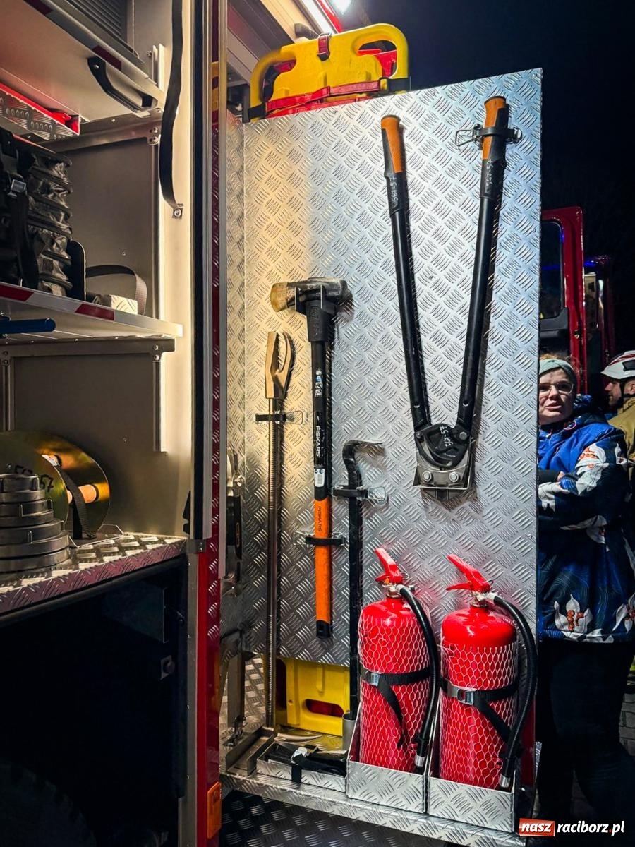 Zdjęcie w galerii na portalu naszraciborz.pl: Nowy wóz bojowy dla OSP Owsiszcze już na miejscu [FOTO i WIDEO] wiadomości z regionu