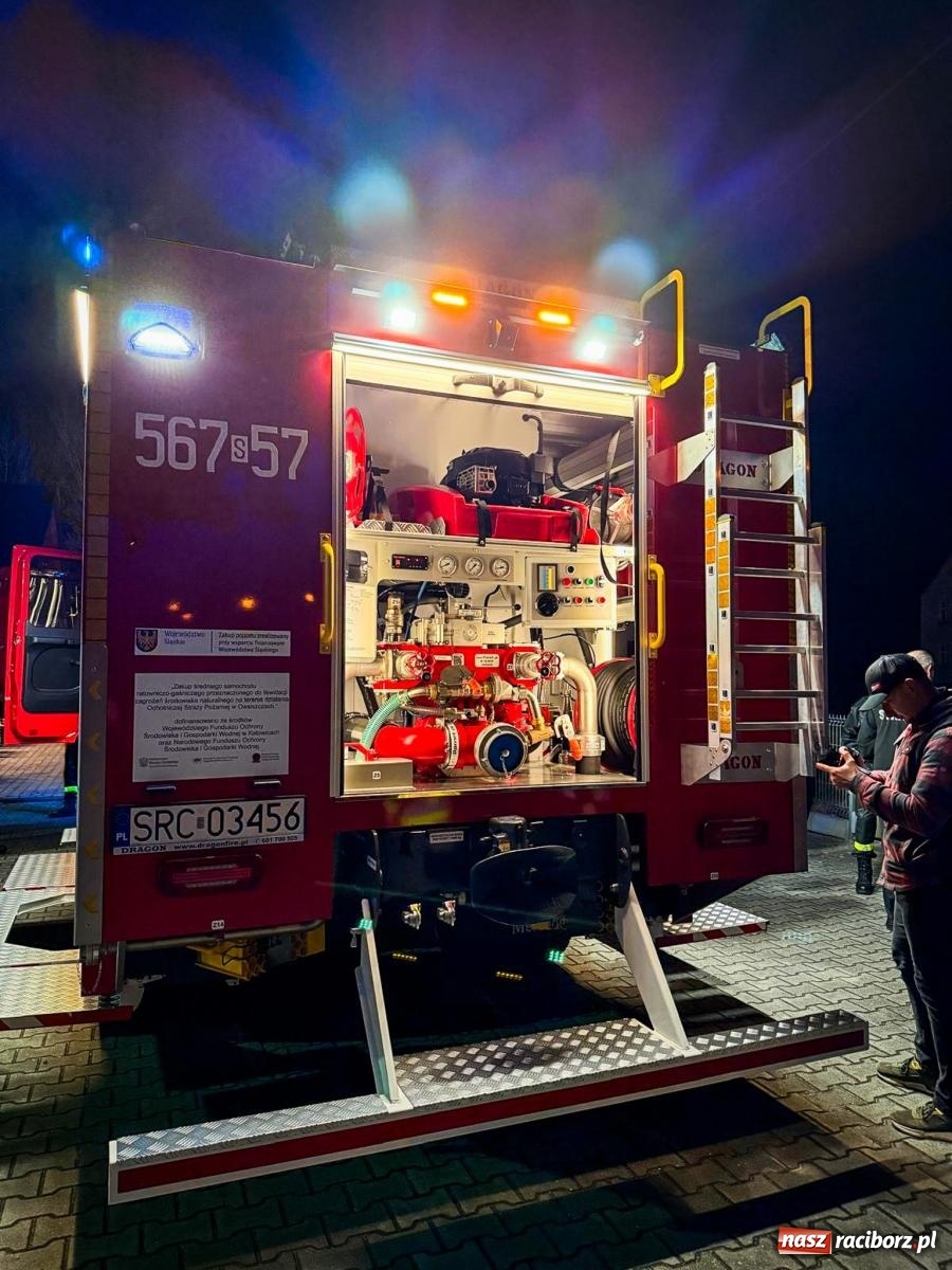 Zdjęcie w galerii na portalu naszraciborz.pl: Nowy wóz bojowy dla OSP Owsiszcze już na miejscu [FOTO i WIDEO] wiadomości z regionu