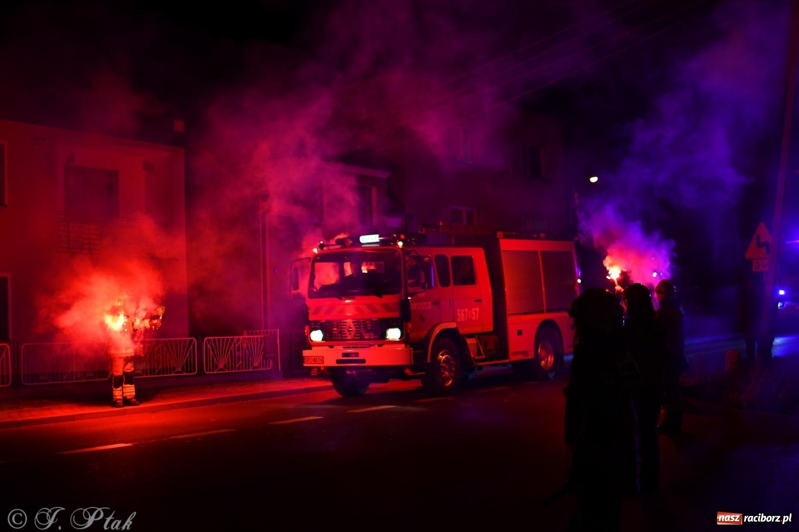 Zdjęcie w galerii na portalu naszraciborz.pl: Nowy wóz bojowy dla OSP Owsiszcze już na miejscu [FOTO i WIDEO] wiadomości z regionu