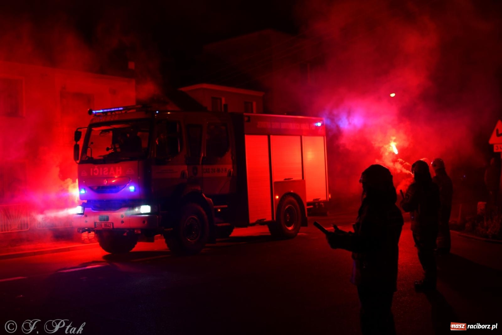 Zdjęcie w galerii na portalu naszraciborz.pl: Nowy wóz bojowy dla OSP Owsiszcze już na miejscu [FOTO i WIDEO] wiadomości z regionu