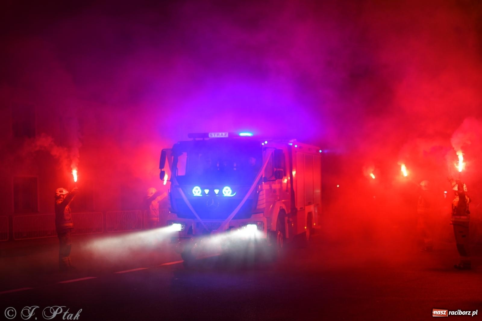 Zdjęcie w galerii na portalu naszraciborz.pl: Nowy wóz bojowy dla OSP Owsiszcze już na miejscu [FOTO i WIDEO] wiadomości z regionu