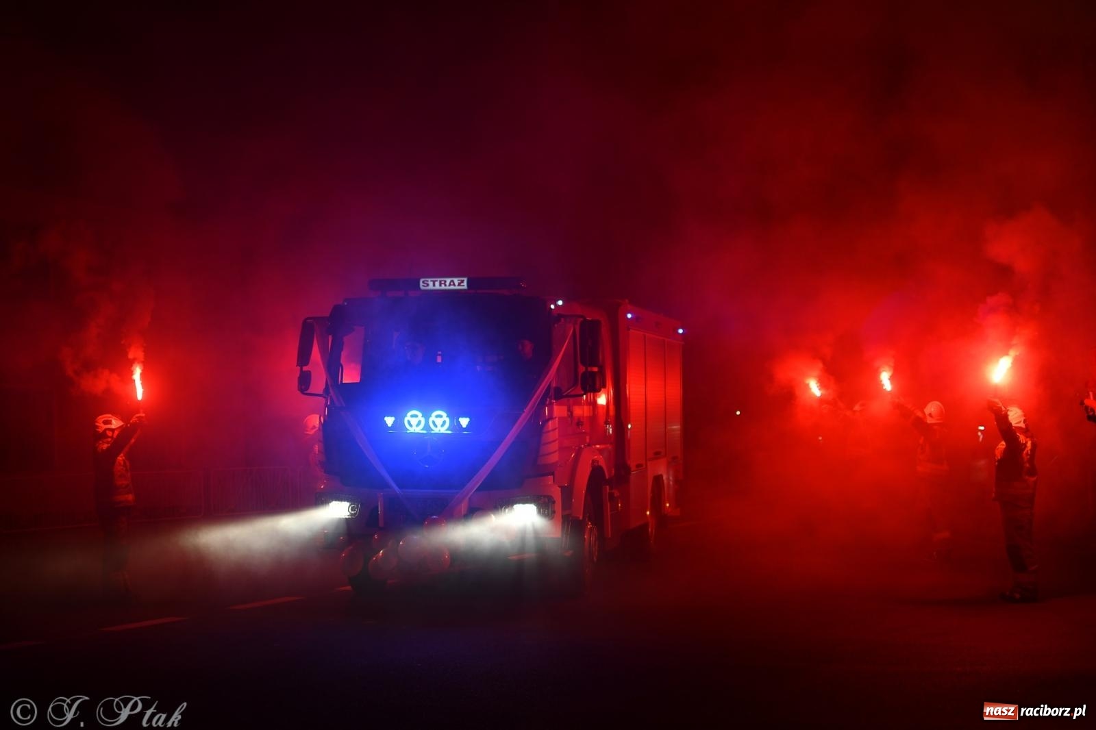 Zdjęcie w galerii na portalu naszraciborz.pl: Nowy wóz bojowy dla OSP Owsiszcze już na miejscu [FOTO i WIDEO] wiadomości z regionu