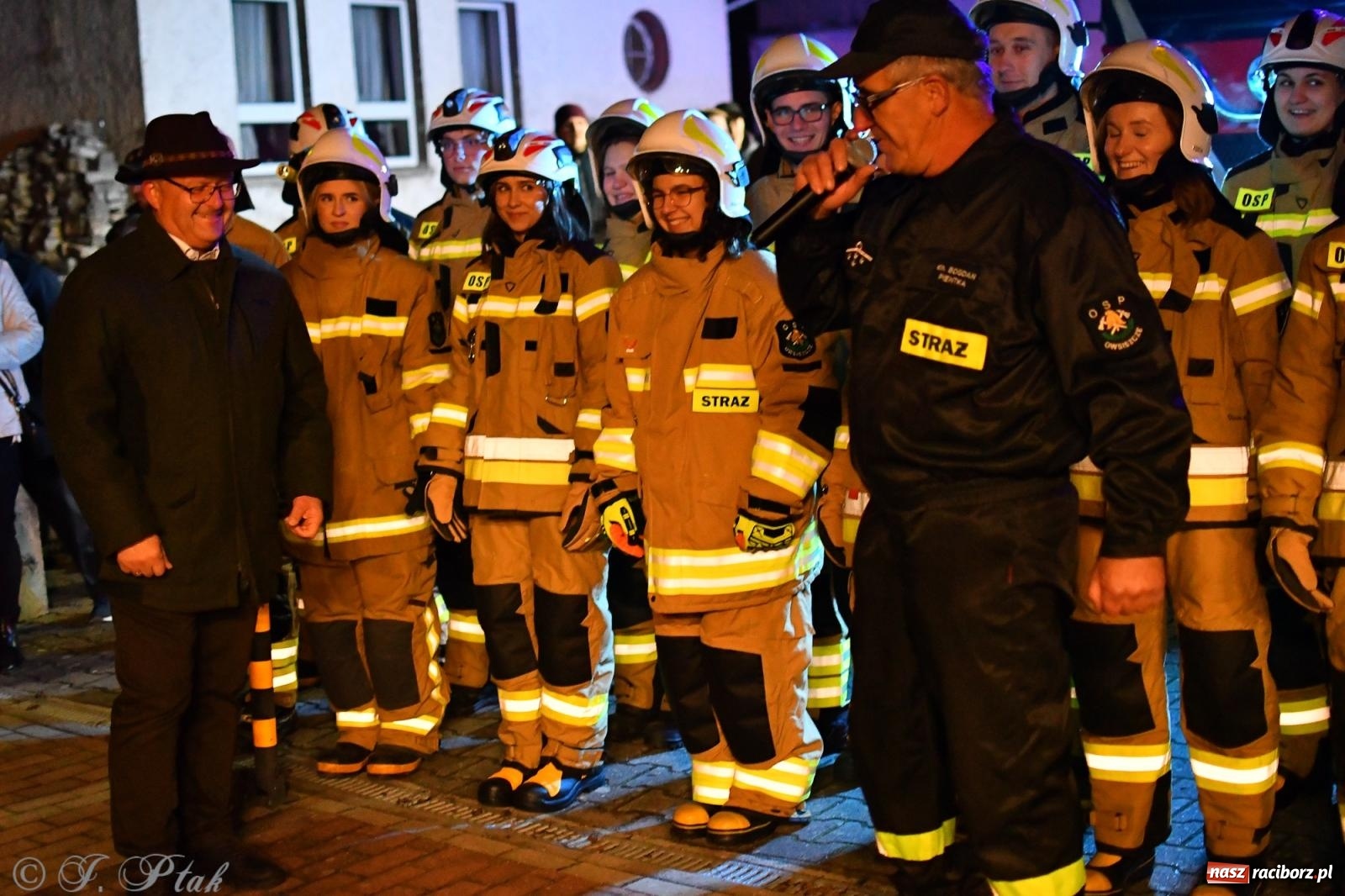 Zdjęcie w galerii na portalu naszraciborz.pl: Nowy wóz bojowy dla OSP Owsiszcze już na miejscu [FOTO i WIDEO] wiadomości z regionu