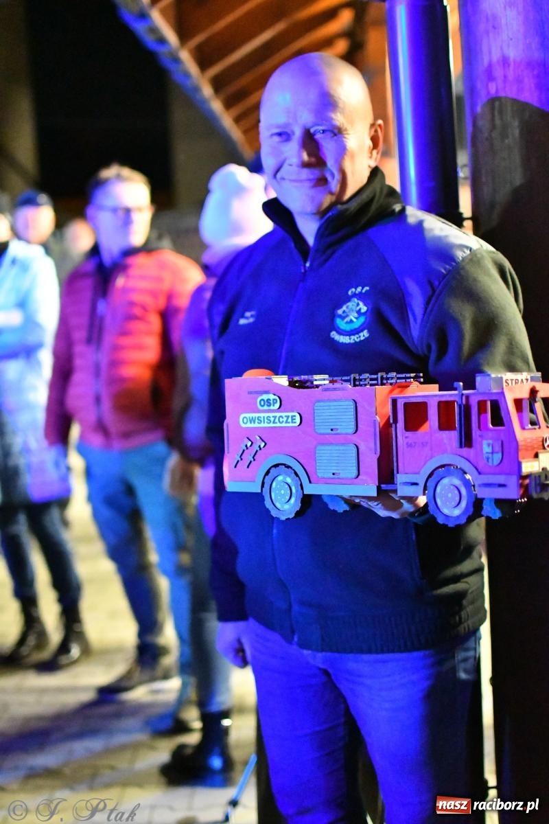 Zdjęcie w galerii na portalu naszraciborz.pl: Nowy wóz bojowy dla OSP Owsiszcze już na miejscu [FOTO i WIDEO] wiadomości z regionu
