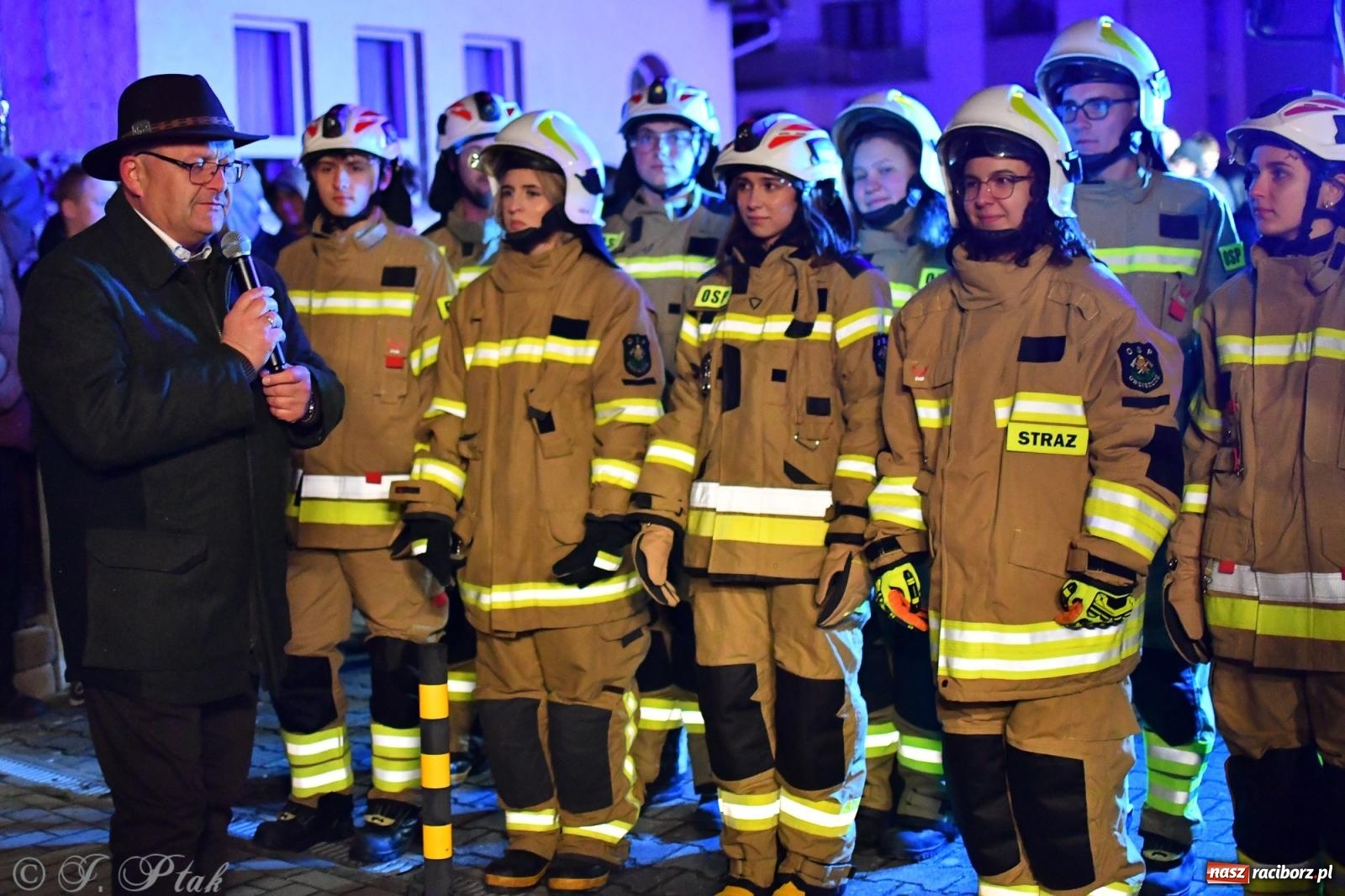Zdjęcie w galerii na portalu naszraciborz.pl: Nowy wóz bojowy dla OSP Owsiszcze już na miejscu [FOTO i WIDEO] wiadomości z regionu
