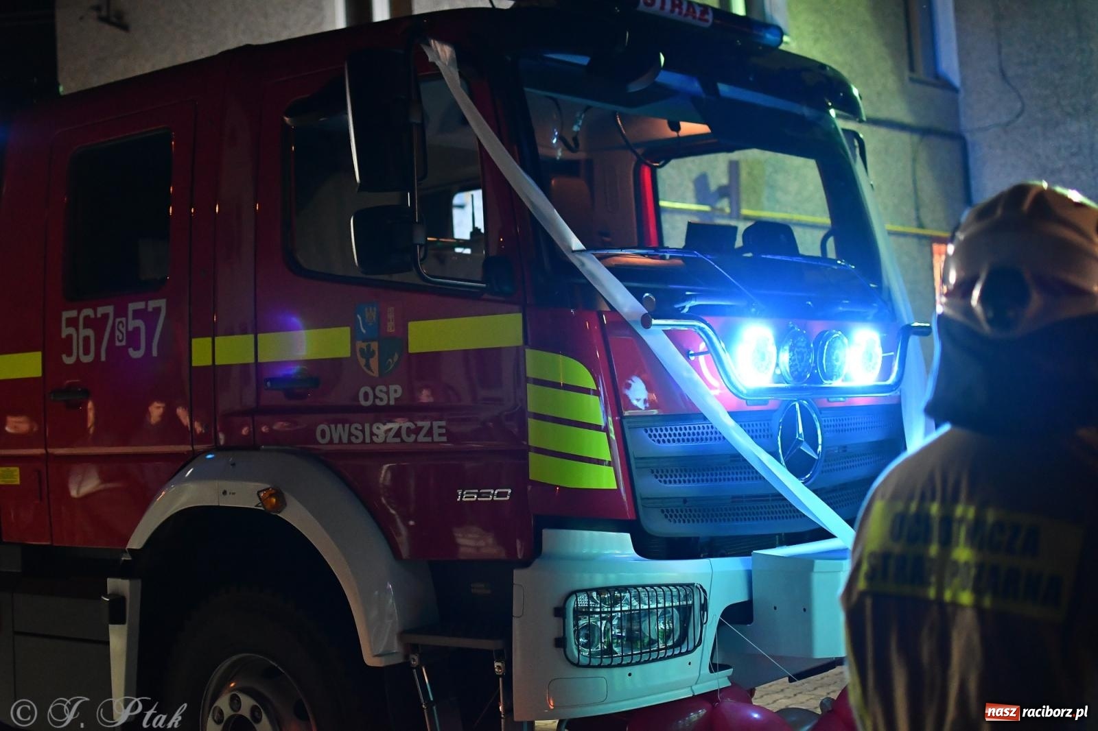 Zdjęcie w galerii na portalu naszraciborz.pl: Nowy wóz bojowy dla OSP Owsiszcze już na miejscu [FOTO i WIDEO] wiadomości z regionu