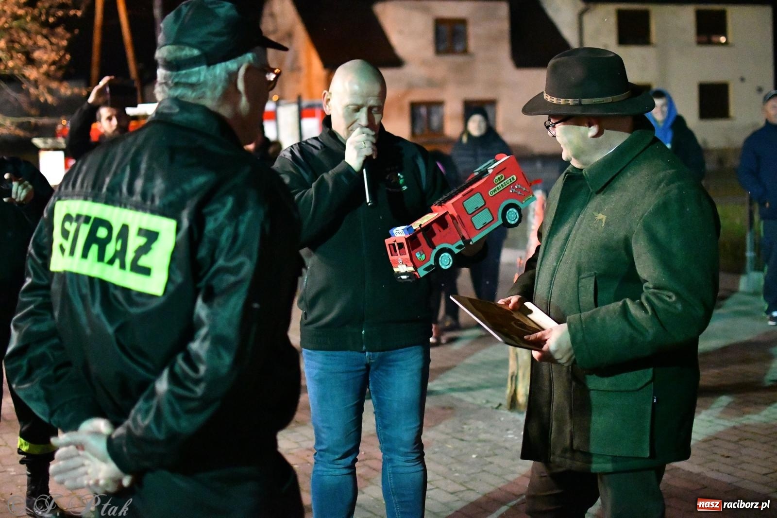Zdjęcie w galerii na portalu naszraciborz.pl: Nowy wóz bojowy dla OSP Owsiszcze już na miejscu [FOTO i WIDEO] wiadomości z regionu