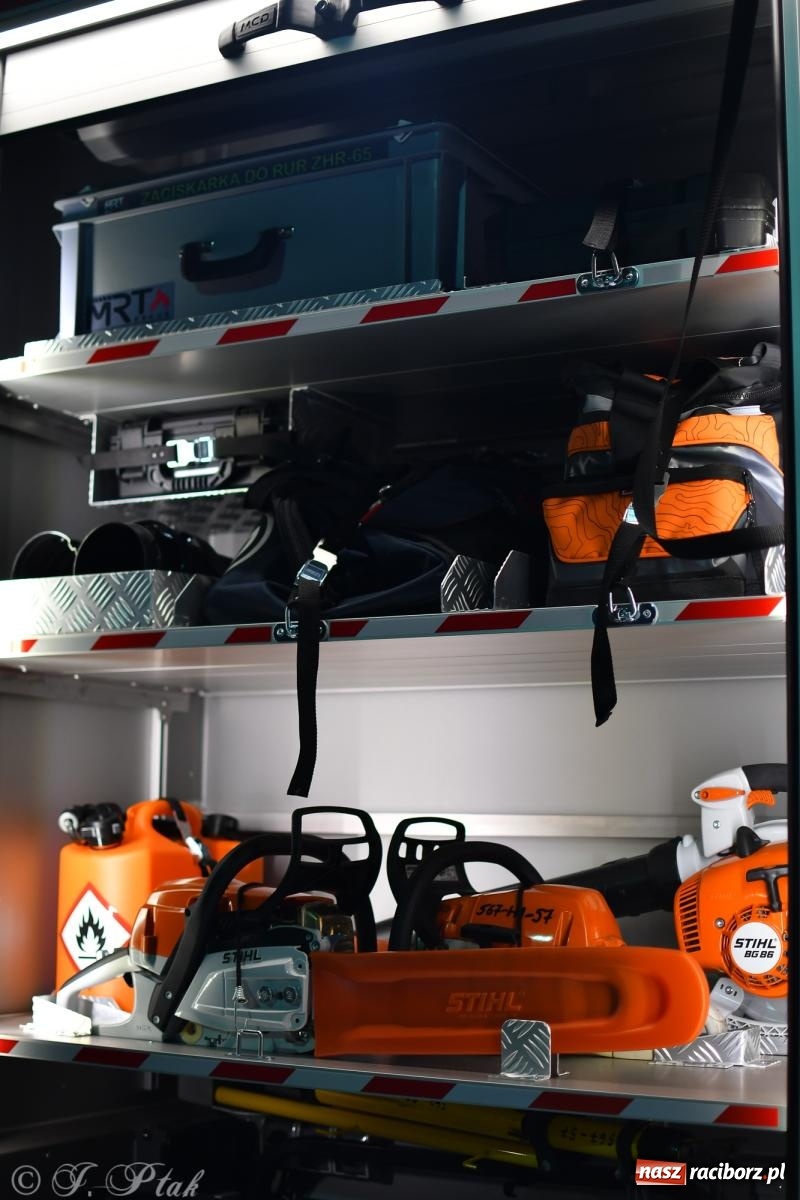 Zdjęcie w galerii na portalu naszraciborz.pl: Nowy wóz bojowy dla OSP Owsiszcze już na miejscu [FOTO i WIDEO] wiadomości z regionu