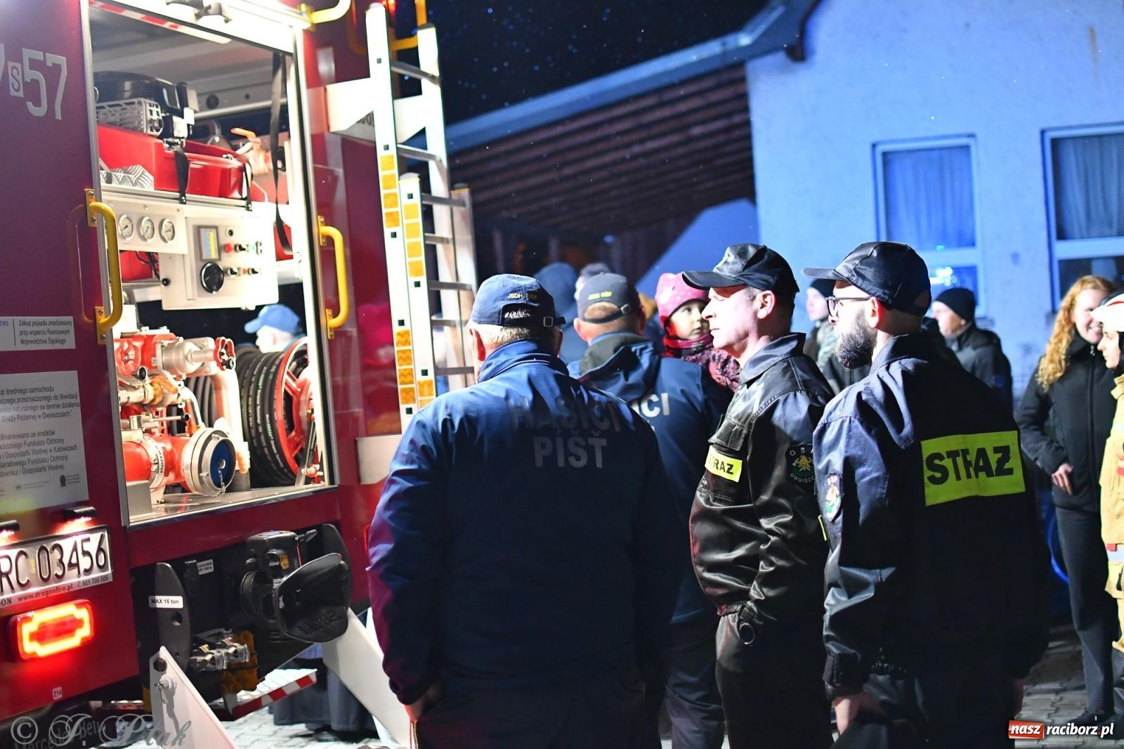 Zdjęcie w galerii na portalu naszraciborz.pl: Nowy wóz bojowy dla OSP Owsiszcze już na miejscu [FOTO i WIDEO] wiadomości z regionu