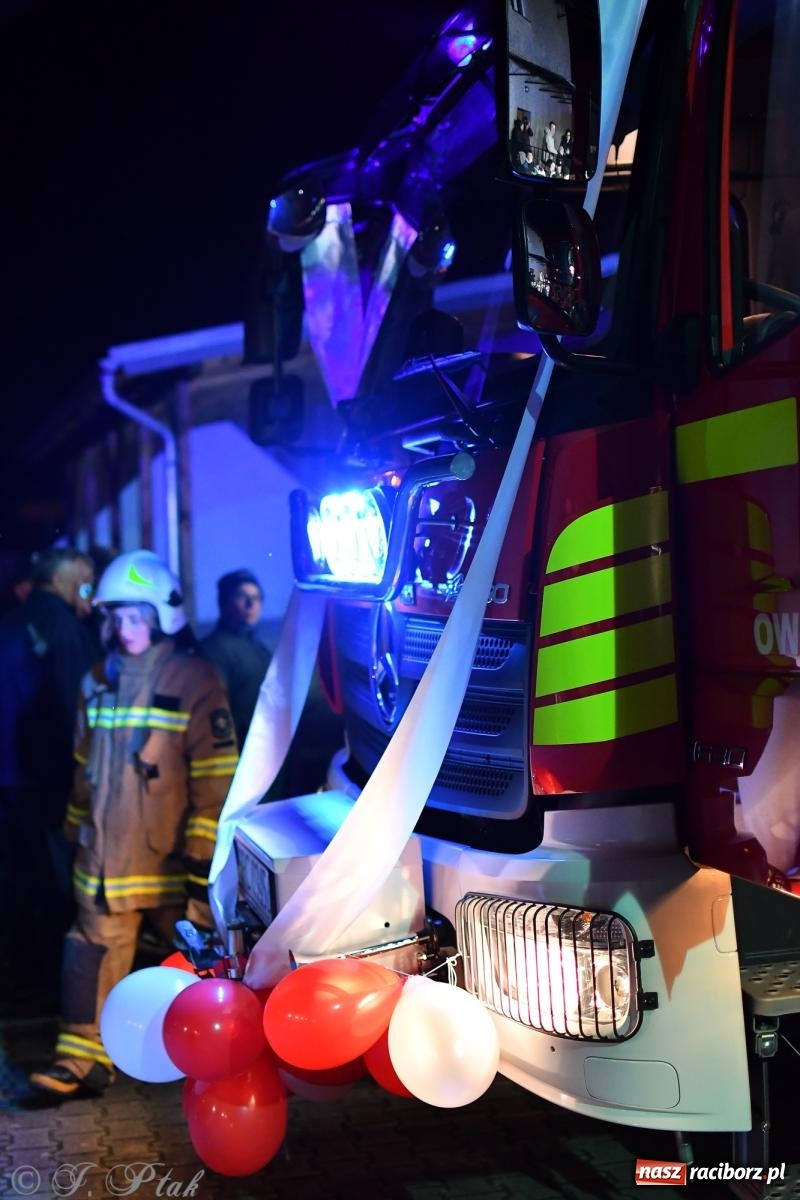 Zdjęcie w galerii na portalu naszraciborz.pl: Nowy wóz bojowy dla OSP Owsiszcze już na miejscu [FOTO i WIDEO] wiadomości z regionu