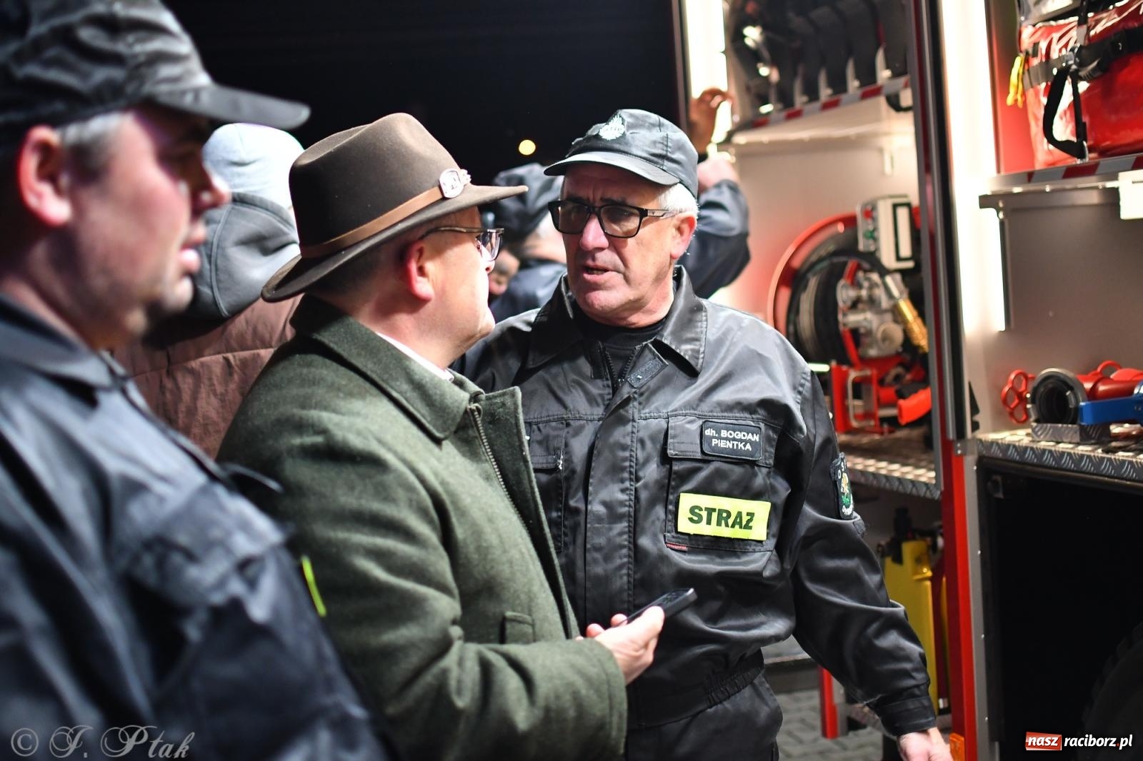 Zdjęcie w galerii na portalu naszraciborz.pl: Nowy wóz bojowy dla OSP Owsiszcze już na miejscu [FOTO i WIDEO] wiadomości z regionu