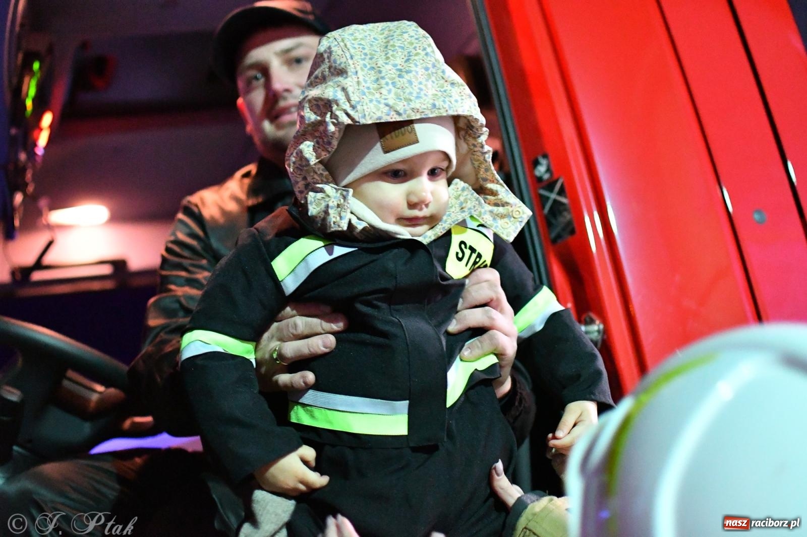 Zdjęcie w galerii na portalu naszraciborz.pl: Nowy wóz bojowy dla OSP Owsiszcze już na miejscu [FOTO i WIDEO] wiadomości z regionu