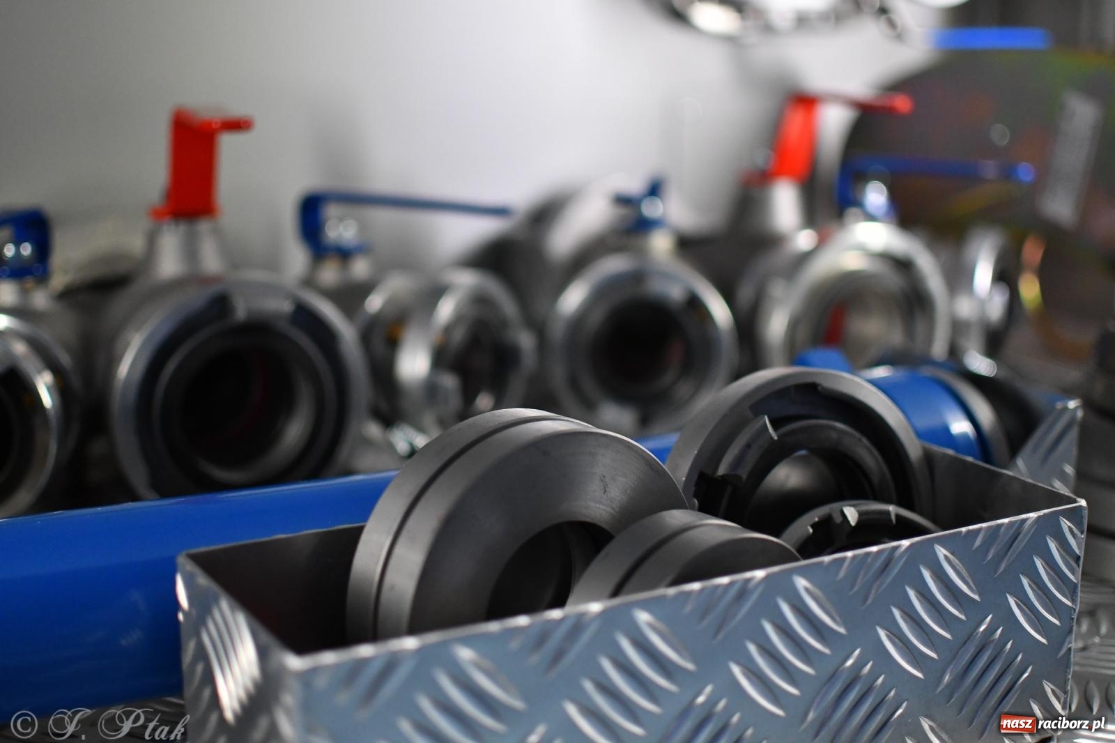 Zdjęcie w galerii na portalu naszraciborz.pl: Nowy wóz bojowy dla OSP Owsiszcze już na miejscu [FOTO i WIDEO] wiadomości z regionu