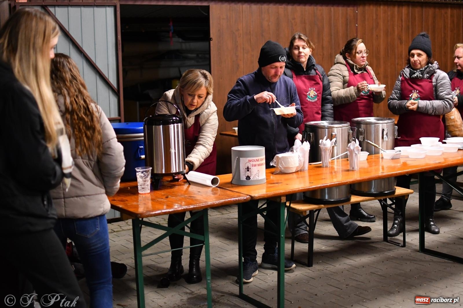 Zdjęcie w galerii na portalu naszraciborz.pl: Nowy wóz bojowy dla OSP Owsiszcze już na miejscu [FOTO i WIDEO] wiadomości z regionu