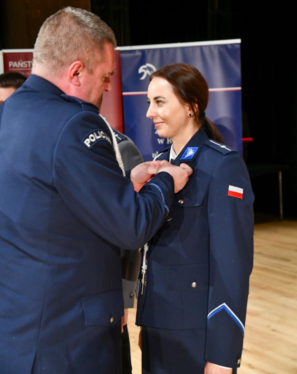 Zdjęcie w galerii na portalu naszraciborz.pl: Policyjne wyróżnienia z okazji Narodowego Święta Niepodległości wiadomości z regionu
