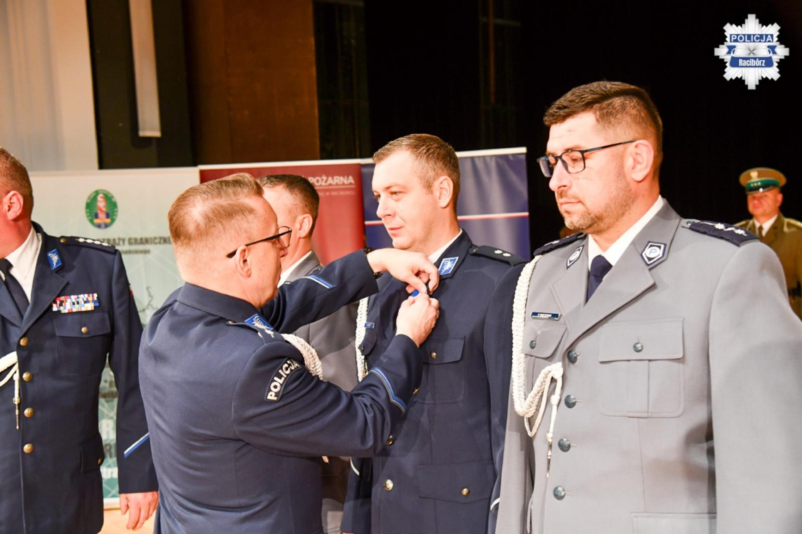 Zdjęcie w galerii na portalu naszraciborz.pl: Policyjne wyróżnienia z okazji Narodowego Święta Niepodległości wiadomości z regionu