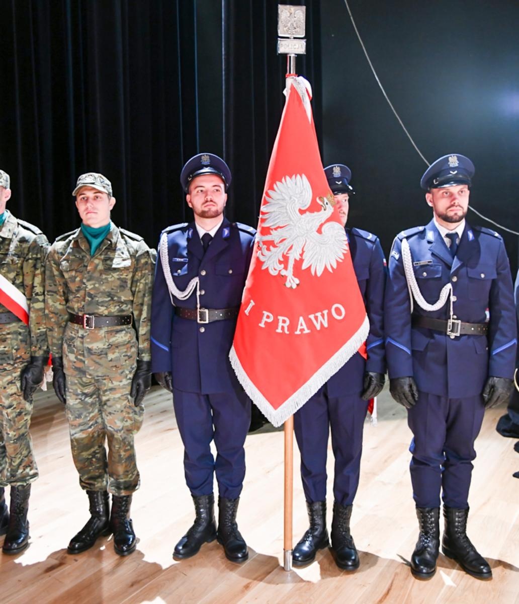 Zdjęcie w galerii na portalu naszraciborz.pl: Policyjne wyróżnienia z okazji Narodowego Święta Niepodległości wiadomości z regionu