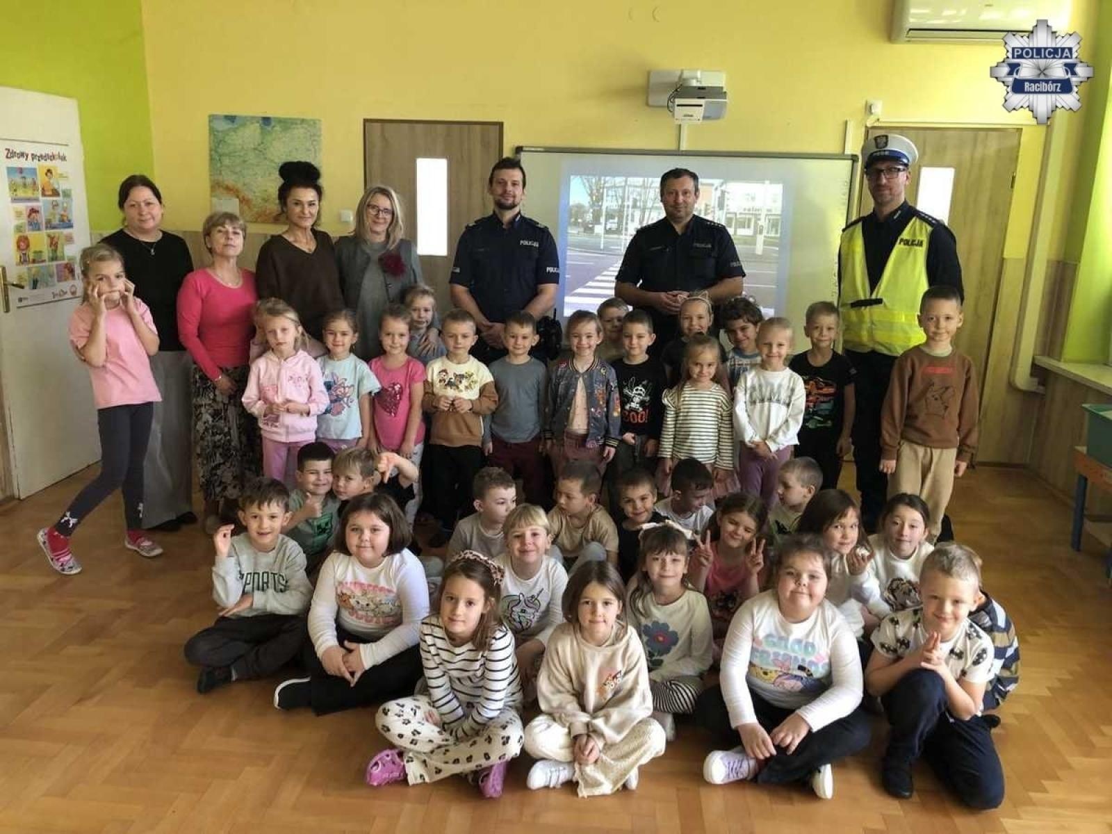 Zdjęcie w galerii na portalu naszraciborz.pl: Mundurowi na spotkaniu z przedszkolakami wiadomości z regionu