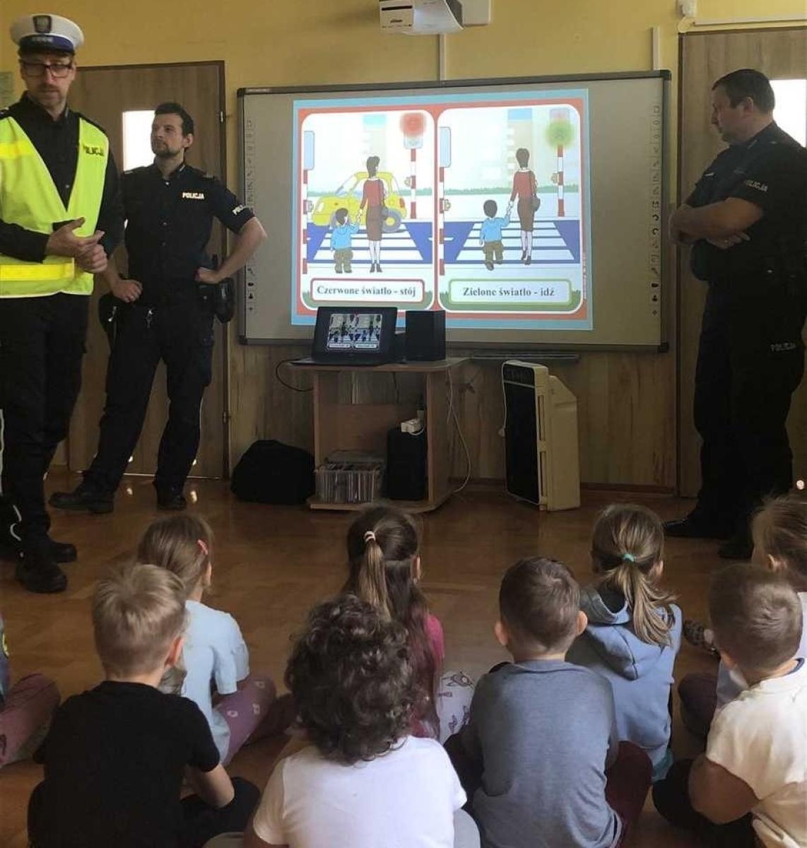 Zdjęcie w galerii na portalu naszraciborz.pl: Mundurowi na spotkaniu z przedszkolakami wiadomości z regionu