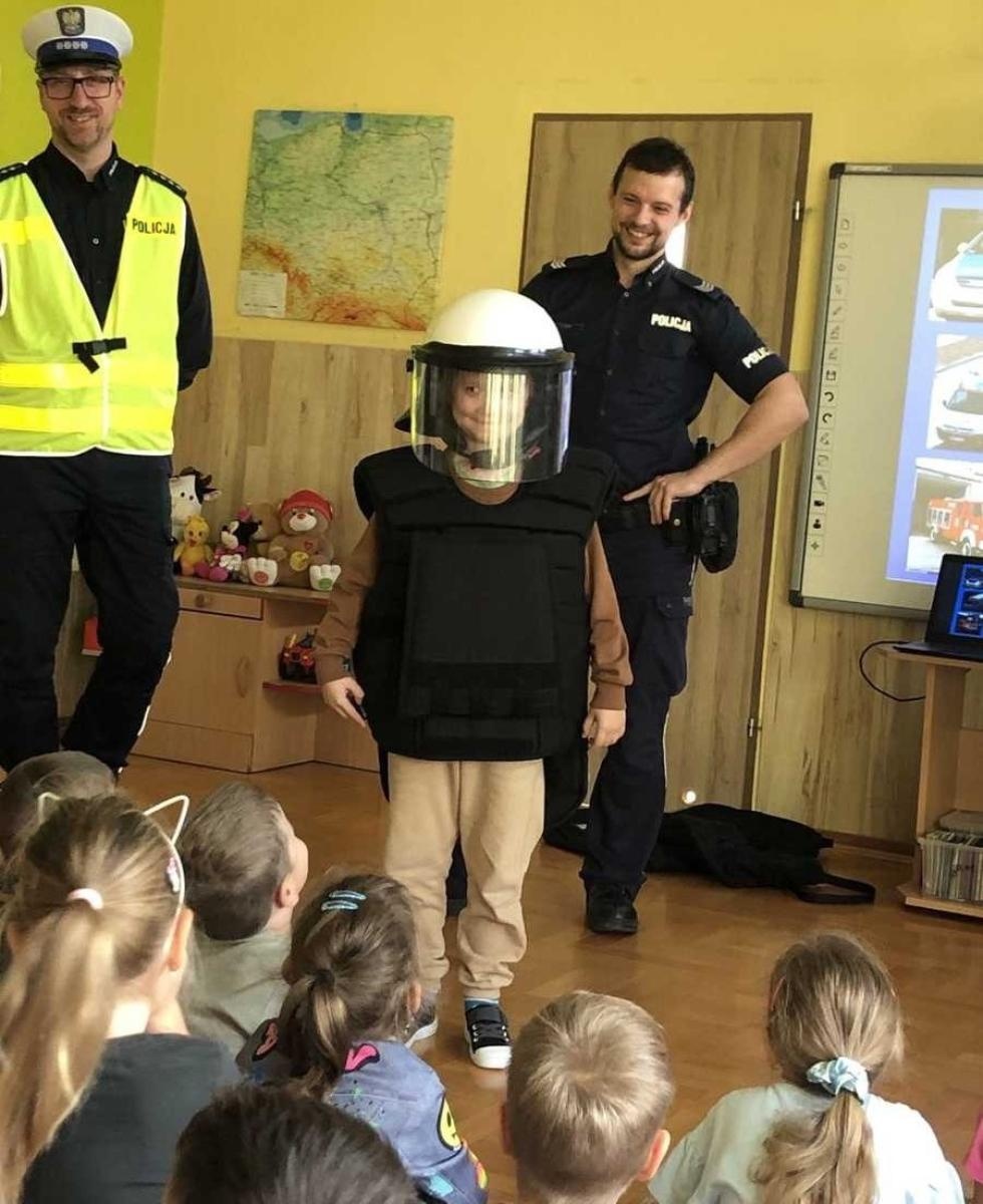 Zdjęcie w galerii na portalu naszraciborz.pl: Mundurowi na spotkaniu z przedszkolakami wiadomości z regionu