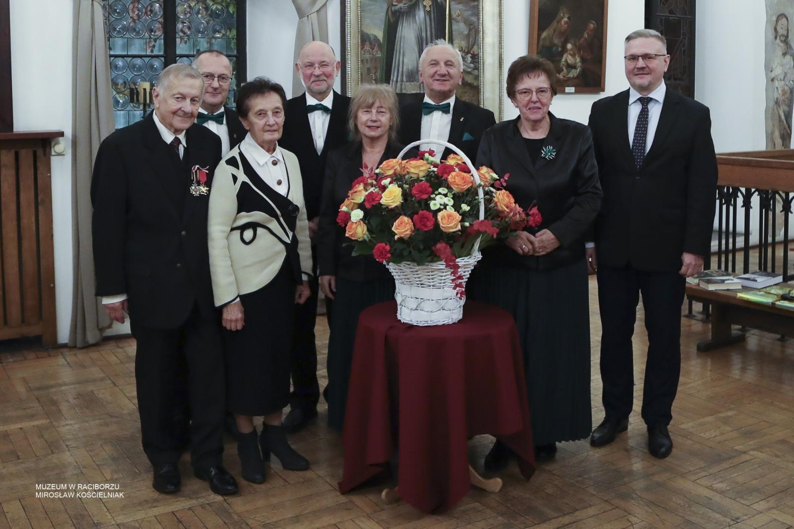Zdjęcie w galerii na portalu naszraciborz.pl: Wrócił w rodzinne strony… w spiżu – wieczór patriotyczny poświęcony arcybiskupowi Gawlinie wiadomości z regionu