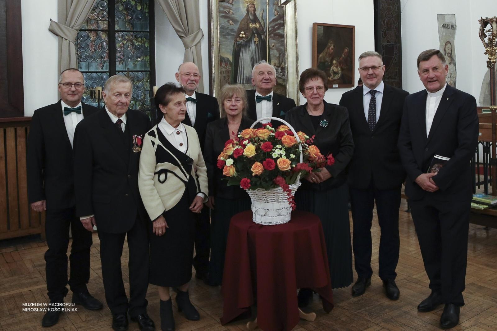 Zdjęcie w galerii na portalu naszraciborz.pl: Wrócił w rodzinne strony… w spiżu – wieczór patriotyczny poświęcony arcybiskupowi Gawlinie wiadomości z regionu