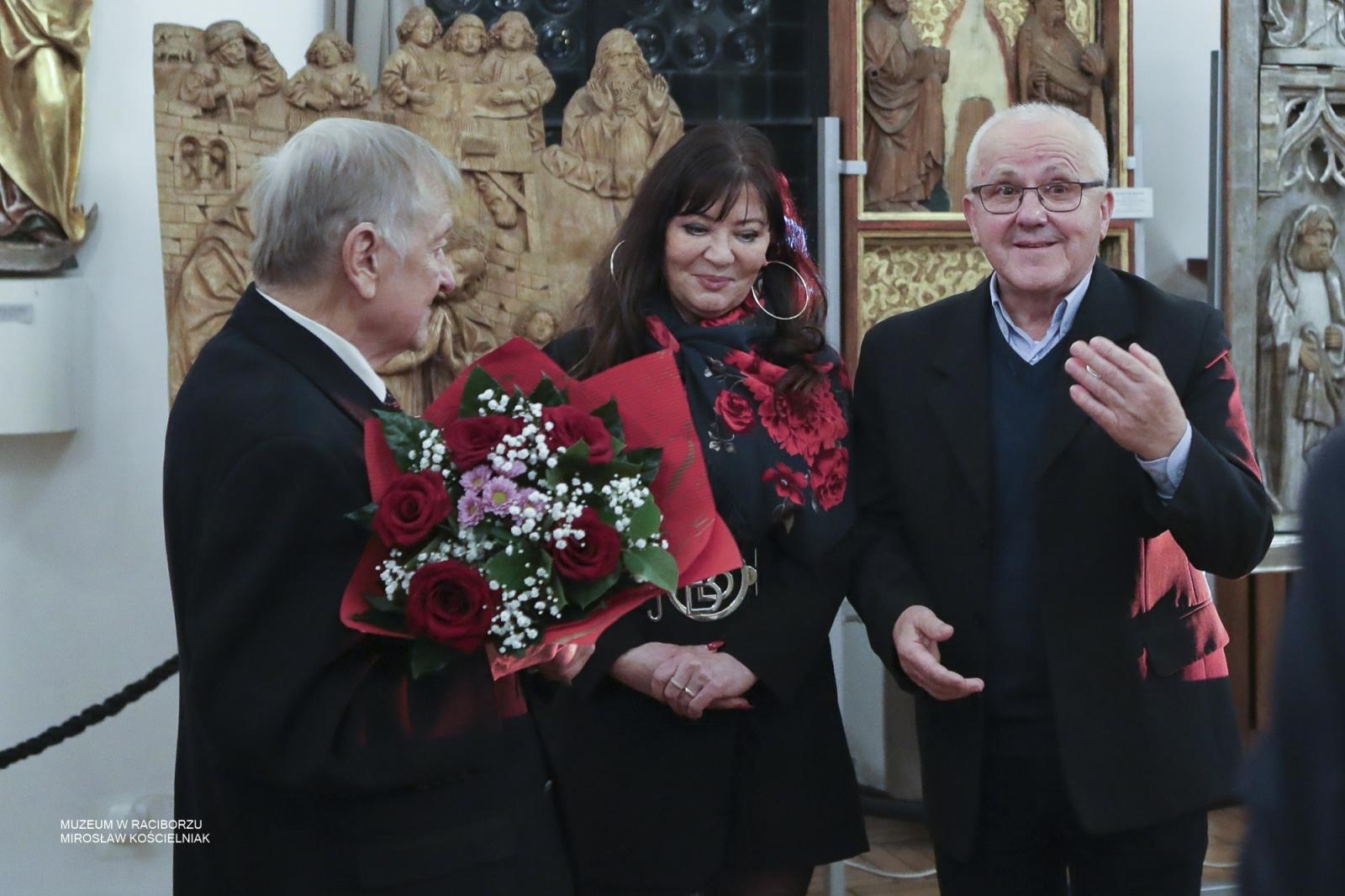 Zdjęcie w galerii na portalu naszraciborz.pl: Wrócił w rodzinne strony… w spiżu – wieczór patriotyczny poświęcony arcybiskupowi Gawlinie wiadomości z regionu