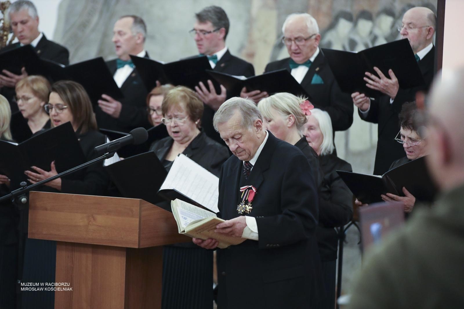 Zdjęcie w galerii na portalu naszraciborz.pl: Wrócił w rodzinne strony… w spiżu – wieczór patriotyczny poświęcony arcybiskupowi Gawlinie wiadomości z regionu