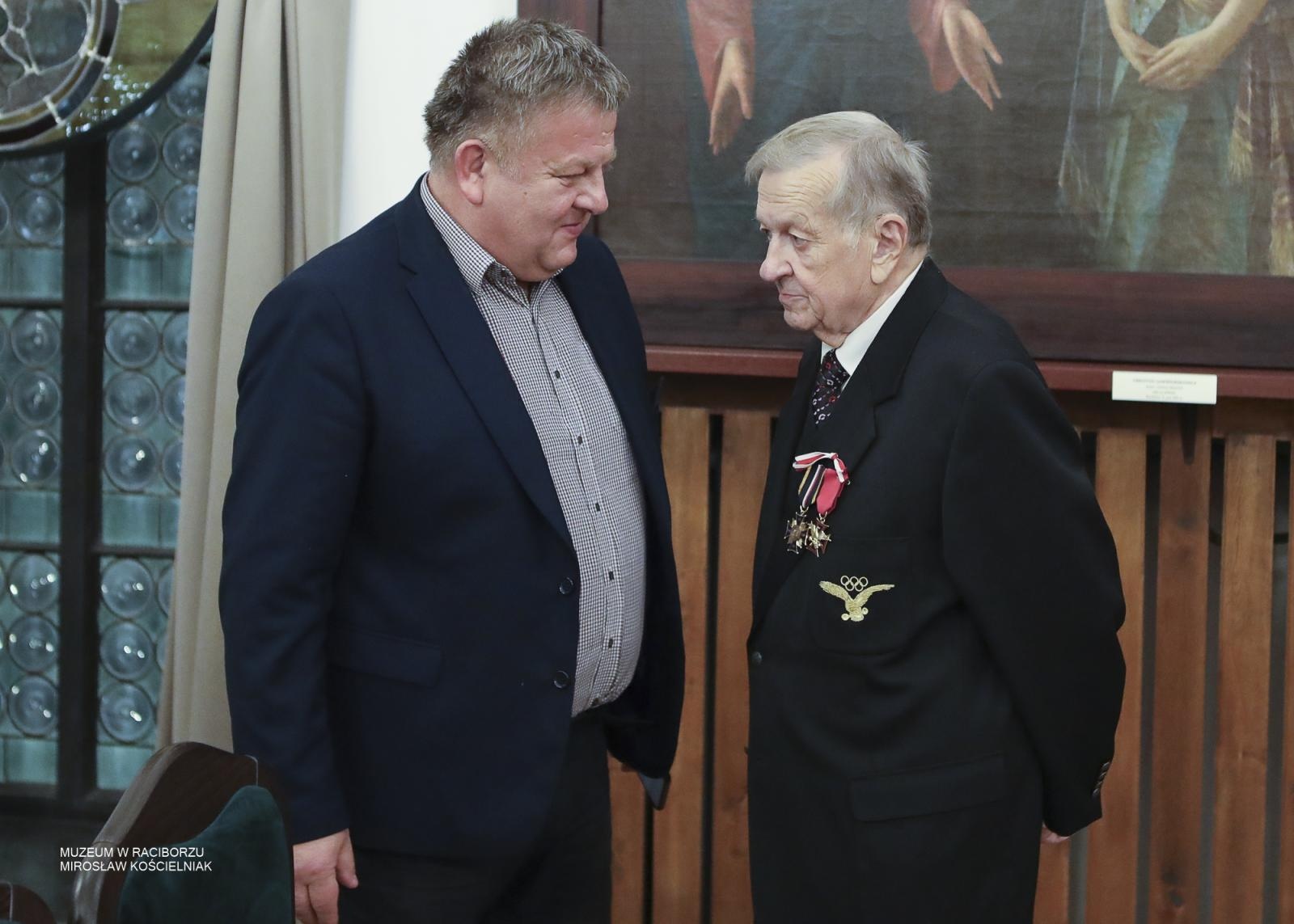 Zdjęcie w galerii na portalu naszraciborz.pl: Wrócił w rodzinne strony… w spiżu – wieczór patriotyczny poświęcony arcybiskupowi Gawlinie wiadomości z regionu