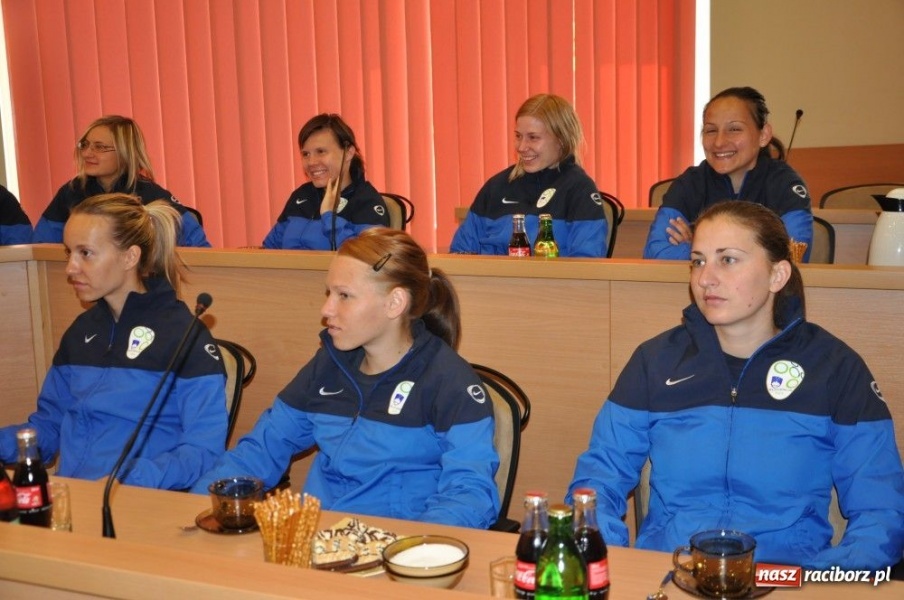 Zdjęcie w galerii na portalu naszraciborz.pl: Dziś wygrywa piłka nożna wiadomości z regionu