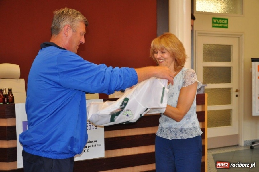 Zdjęcie w galerii na portalu naszraciborz.pl: Dziś wygrywa piłka nożna wiadomości z regionu