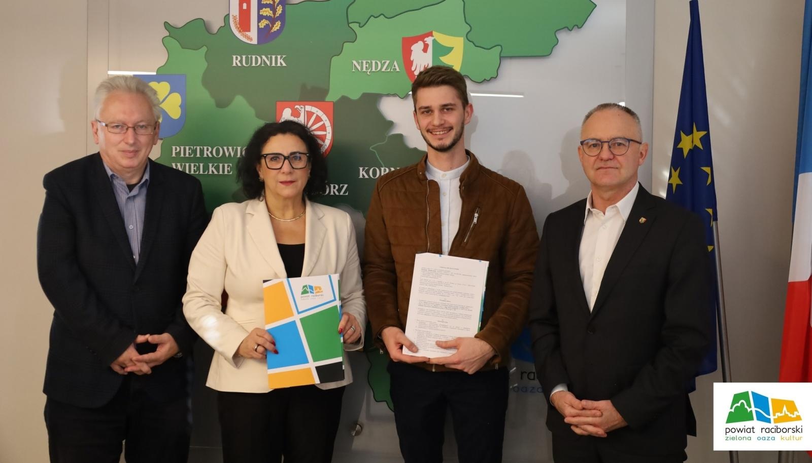 Zdjęcie w galerii na portalu naszraciborz.pl: Remont rowu na drodze powiatowej między Borucinem a Bolesławiem wiadomości z regionu