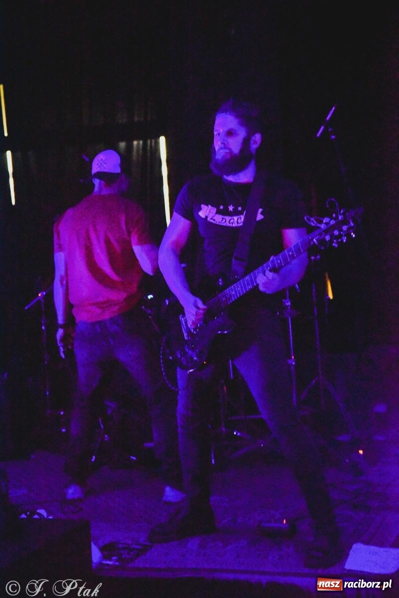 Zdjęcie w galerii na portalu naszraciborz.pl: Rockowe brzmienia w Raciborzu. Fantom zagrał w Tęczowej wiadomości z regionu