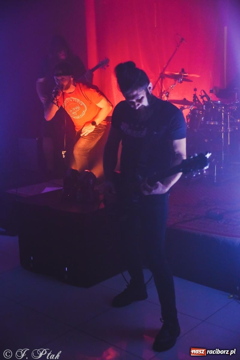 Zdjęcie w galerii na portalu naszraciborz.pl: Rockowe brzmienia w Raciborzu. Fantom zagrał w Tęczowej wiadomości z regionu